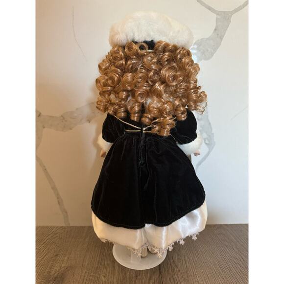 Brass Key Victorian Rose Collection Genuine Porcelain Doll Special Edition 1997 - Picture 9 of 9